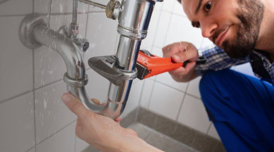 Professional clogged toilet repair services in Veteran, WY